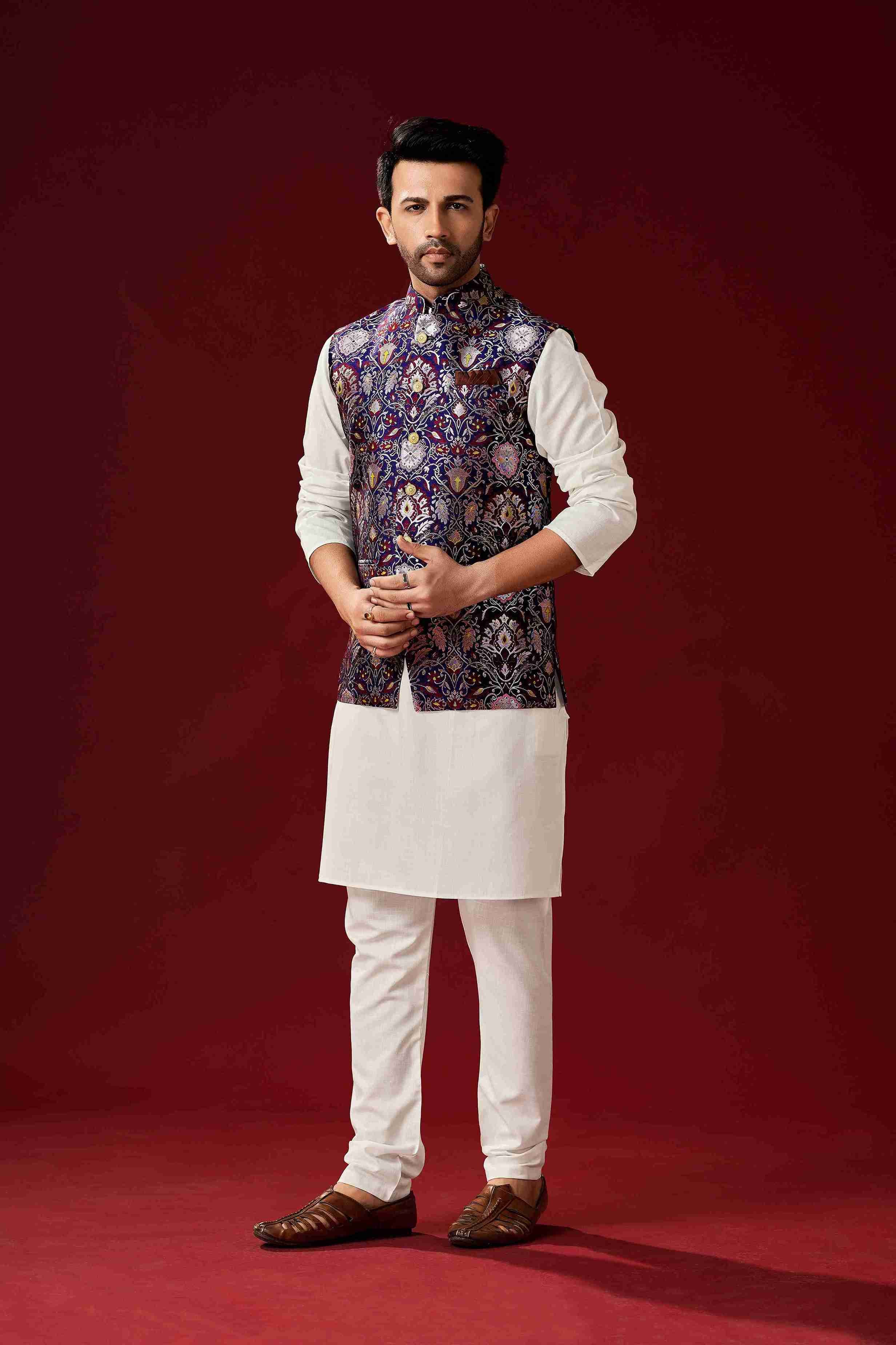 Men's Off-White Cotton Kurta Pajama Set with Printed Jacket