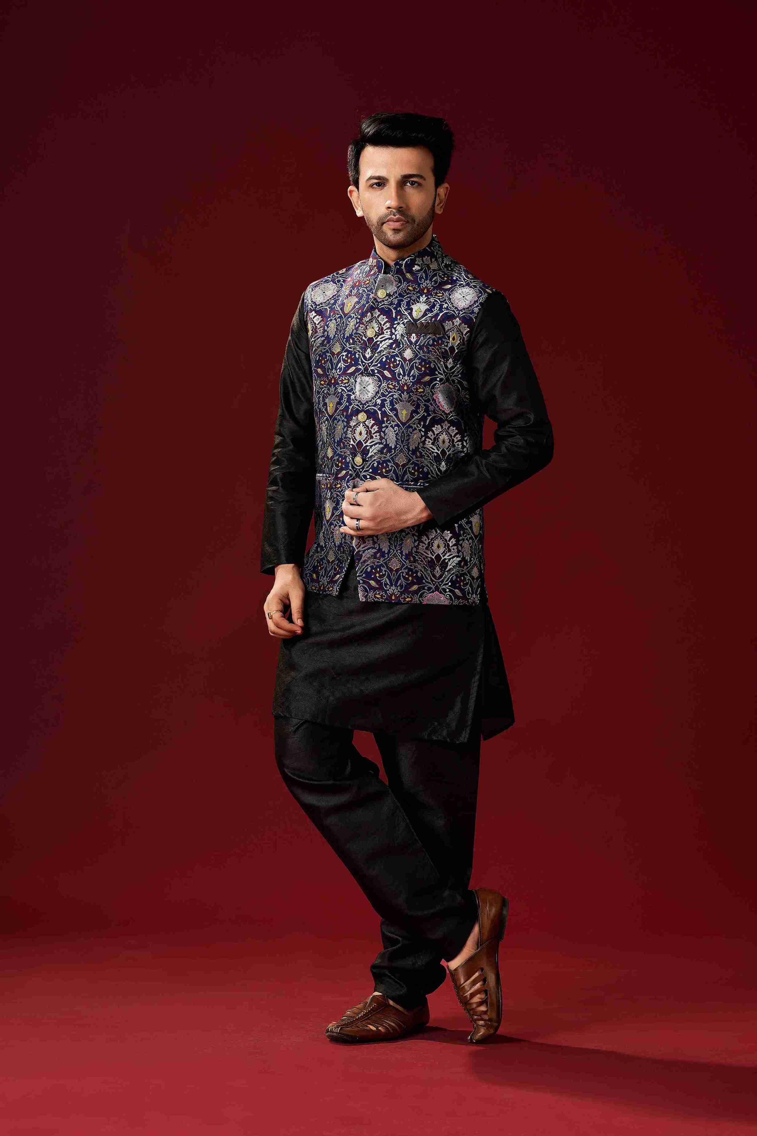 Men's Black Cotton Kurta Pajama Set With Printed Jacket