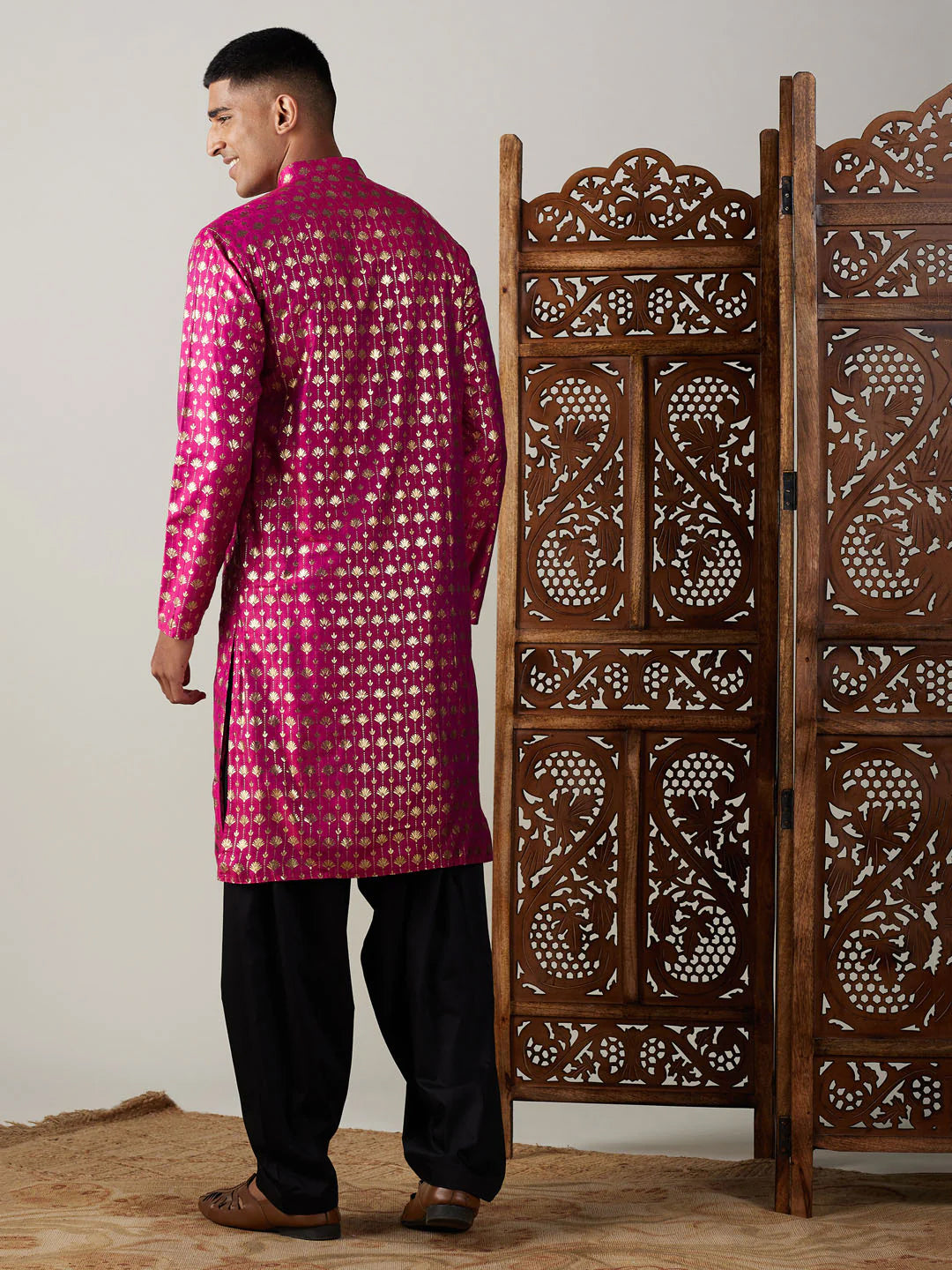 Ensemble Kurta Pathani à imprimé feuille de soie rose pour hommes 