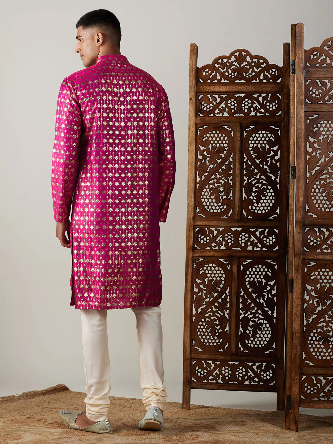 Ensemble pantalon Kurta en soie rose à imprimé artistique pour homme 