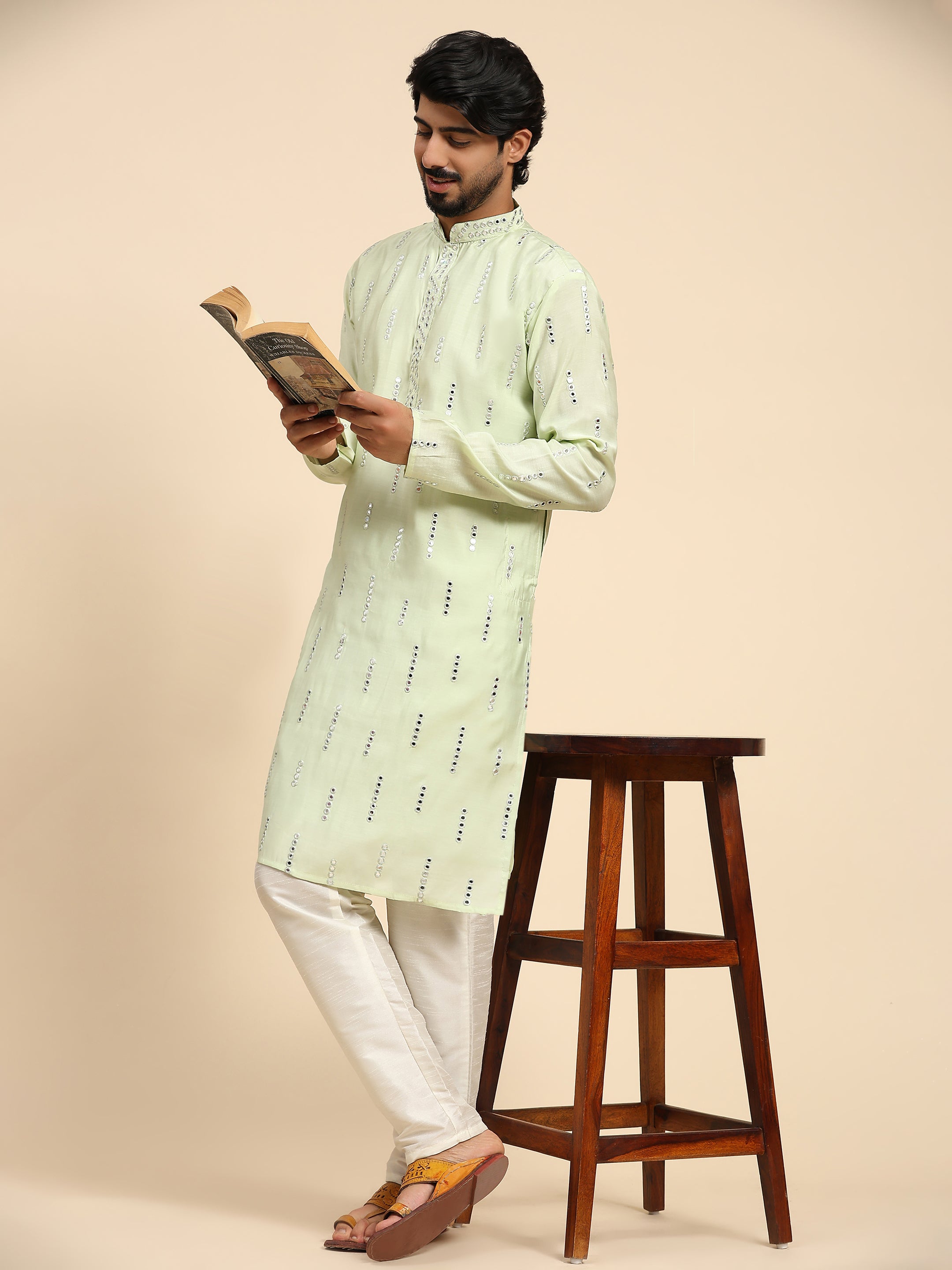 Ensemble pyjama Kurta en soie vert clair pour homme avec effet miroir 