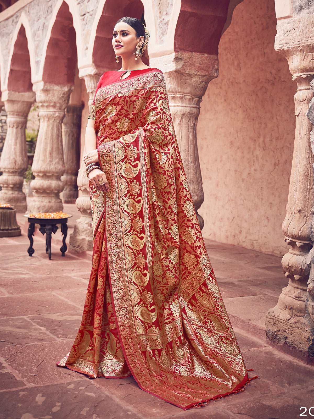 Sari tissé en soie d'art Banarasi rouge