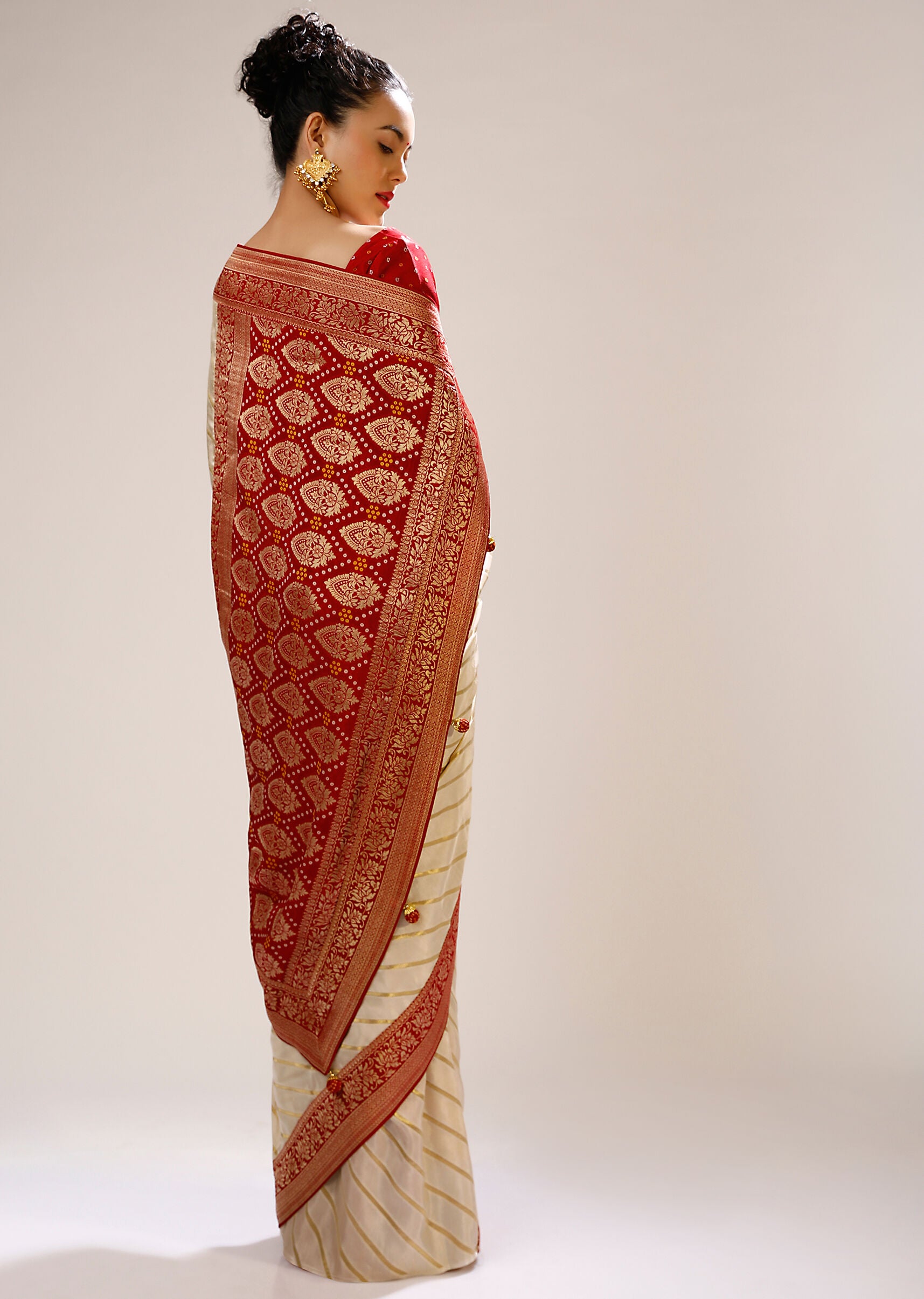 Off WhiteBanarasi Art Silk Woven Saree