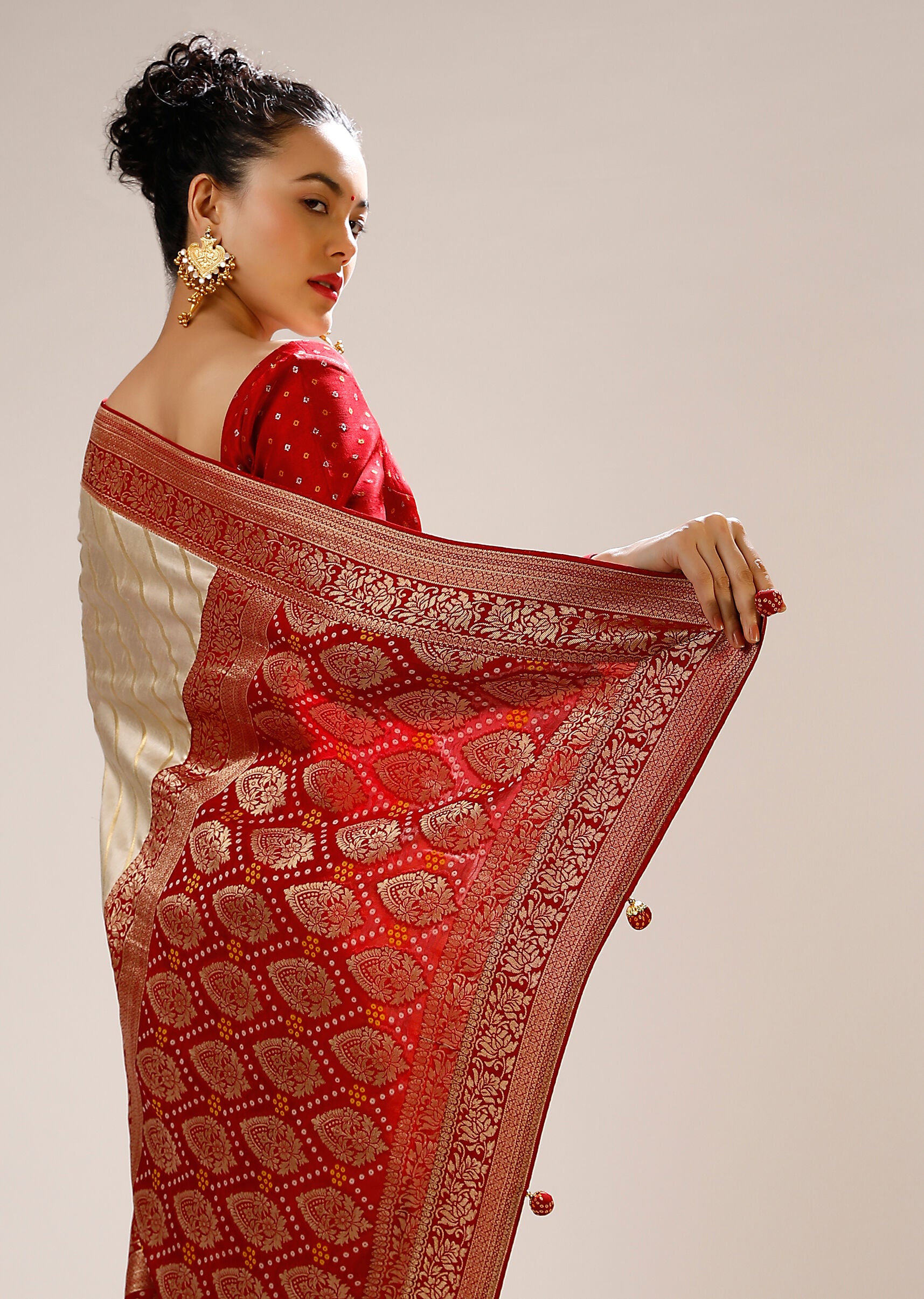 Off WhiteBanarasi Art Silk Woven Saree