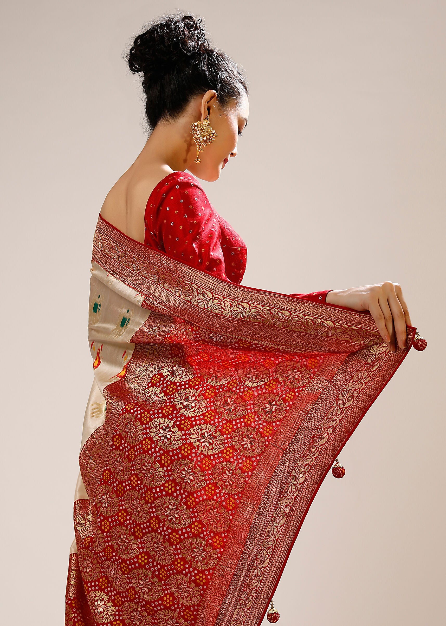 Designer SareeOff WhiteColorBanarasi Art SilkWovenSaree ForEngagement