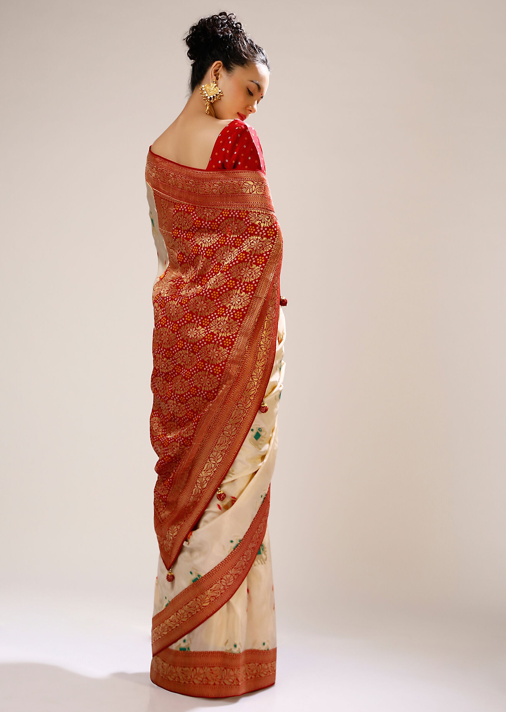 Designer SareeOff WhiteColorBanarasi Art SilkWovenSaree ForEngagement