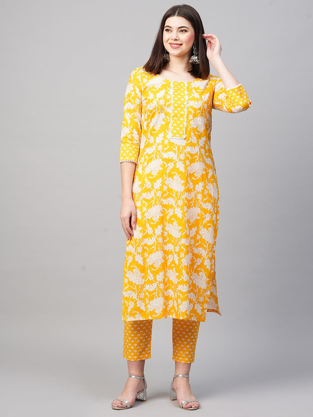 Kurti en rayonne imprimé jaune avec pantalon