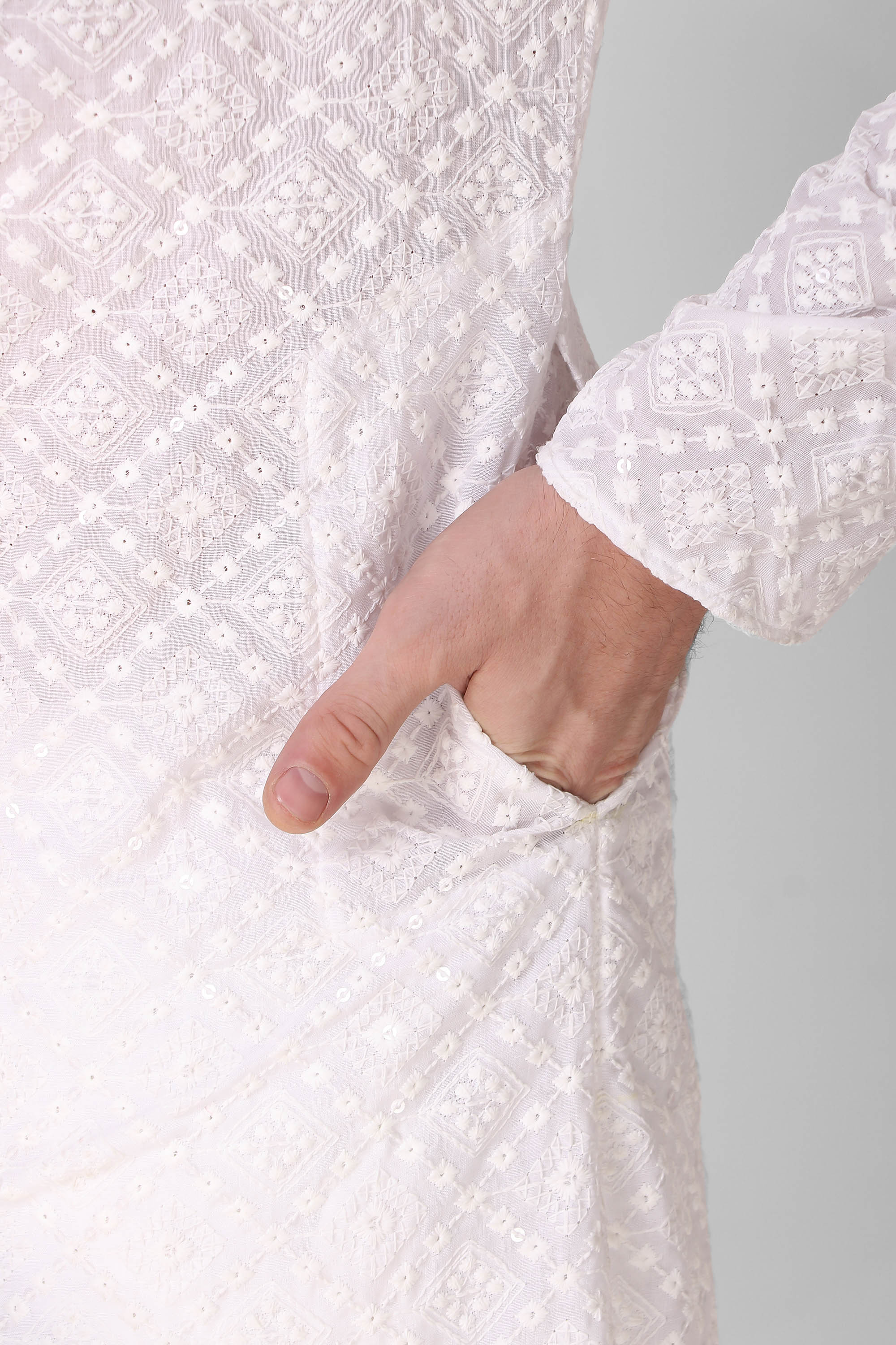 Ensemble pyjama Kurta brodé en soie blanche pour homme