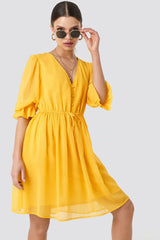 Robe en mousseline à décolleté plongeant en V jaune 